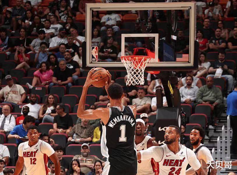 马刺绝杀黄蜂，阿德巴约完成帽子戏法