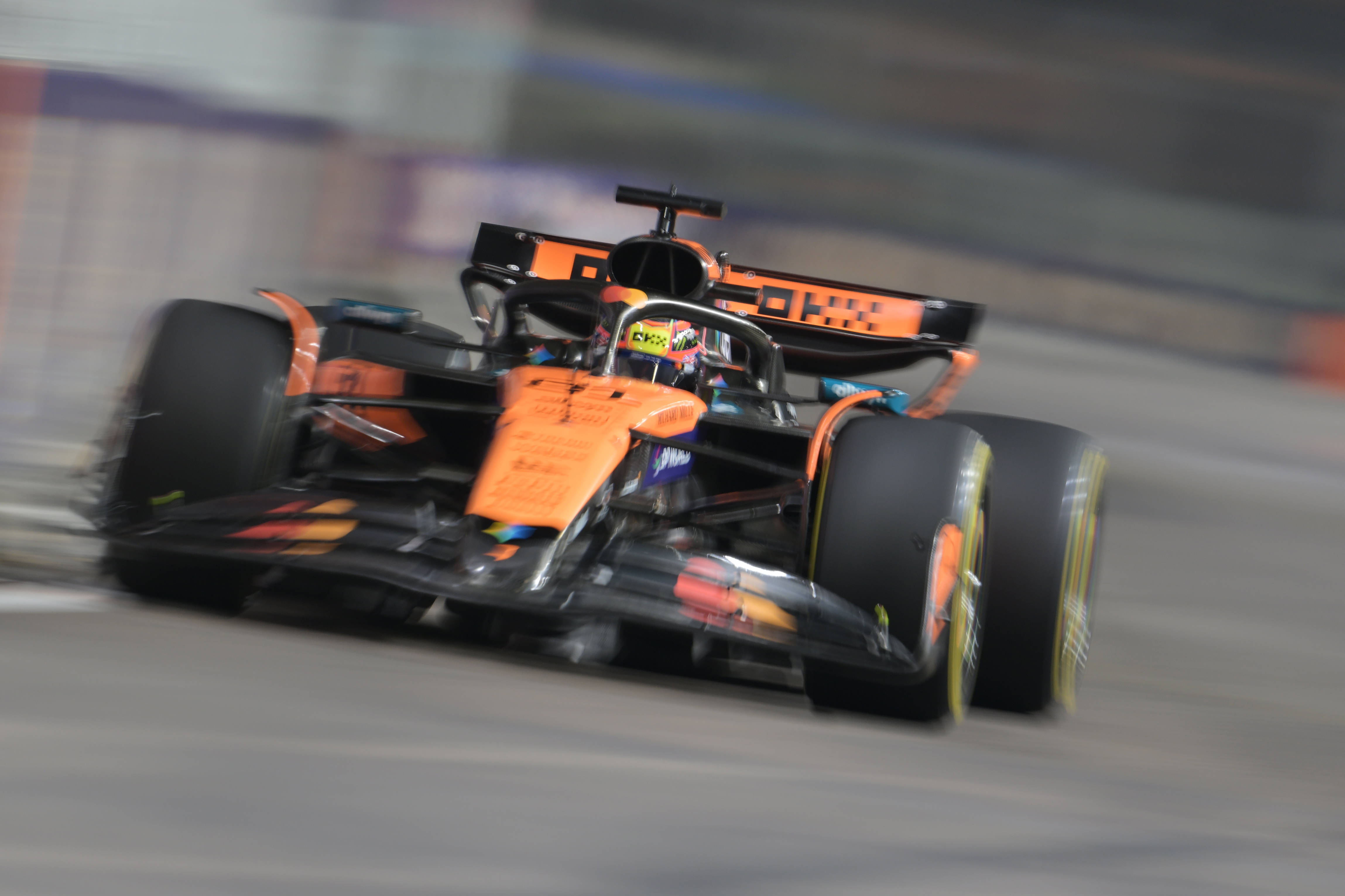 迈凯伦力克红牛二队，诺里斯点燃赛场