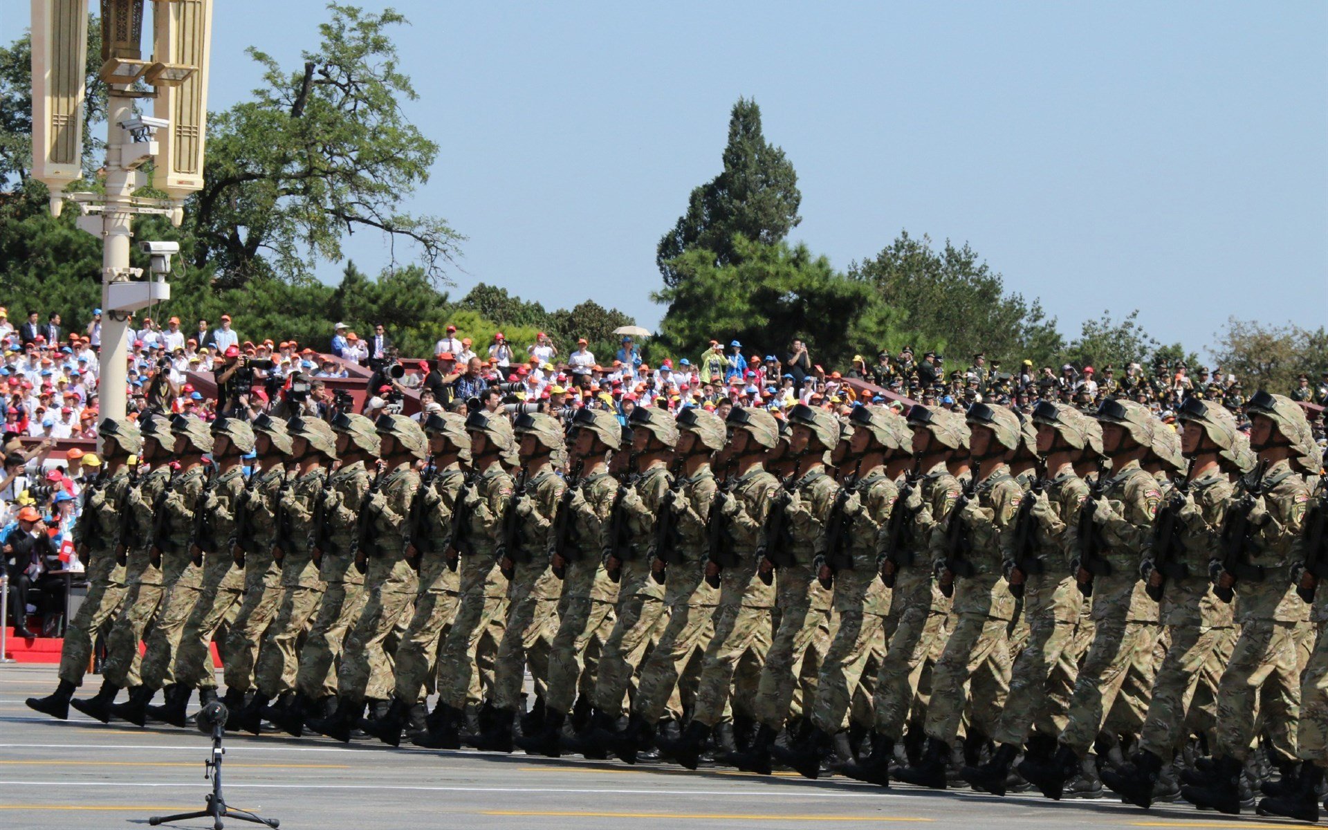 红白战车陨落记，红牛二队如何用索伯的方式，埋葬了一个赛车时代的纯真幻影