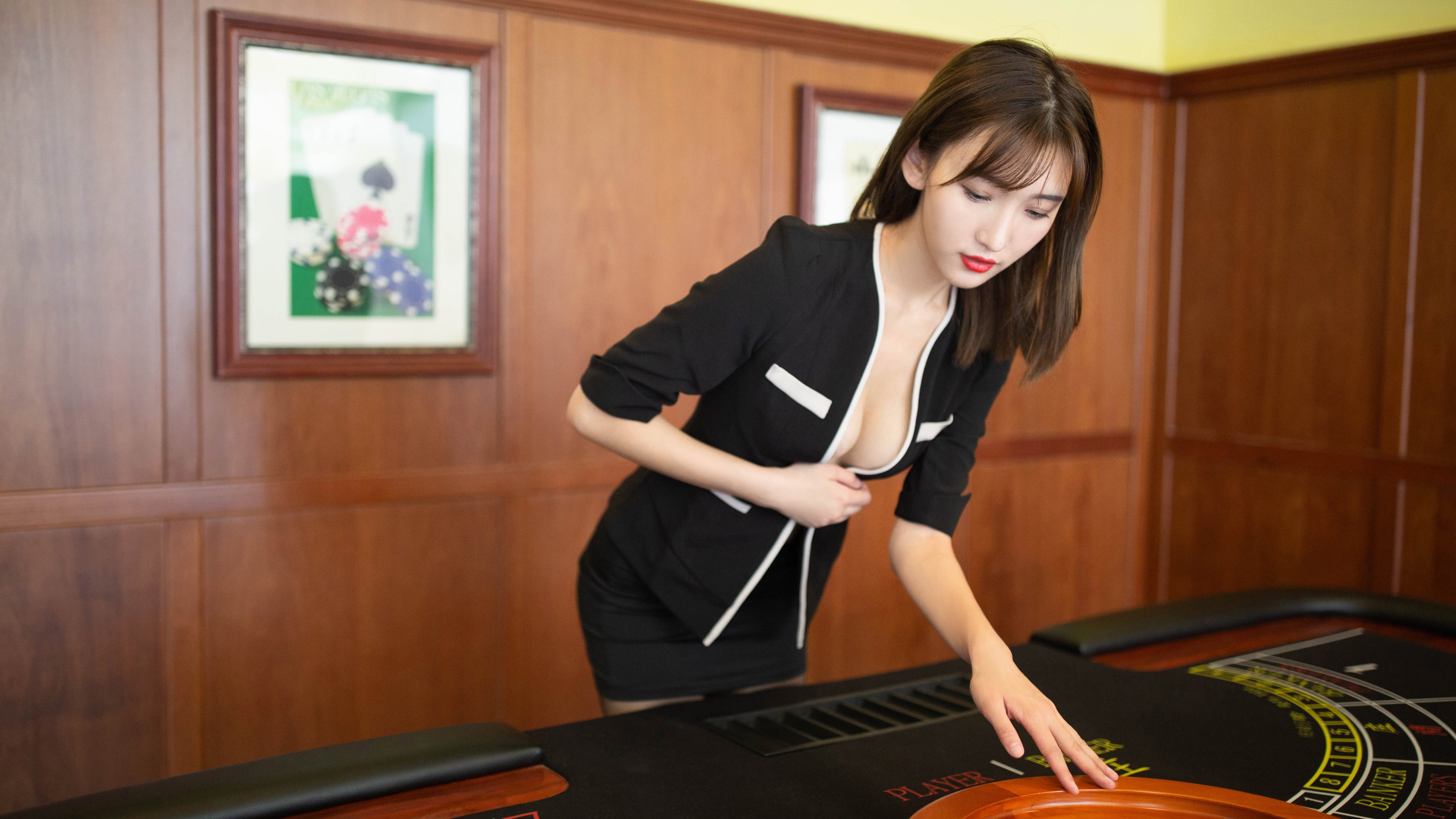 冰封对手，西亚卡姆的年度焦点之战，猛龙防线上的孤独守望者