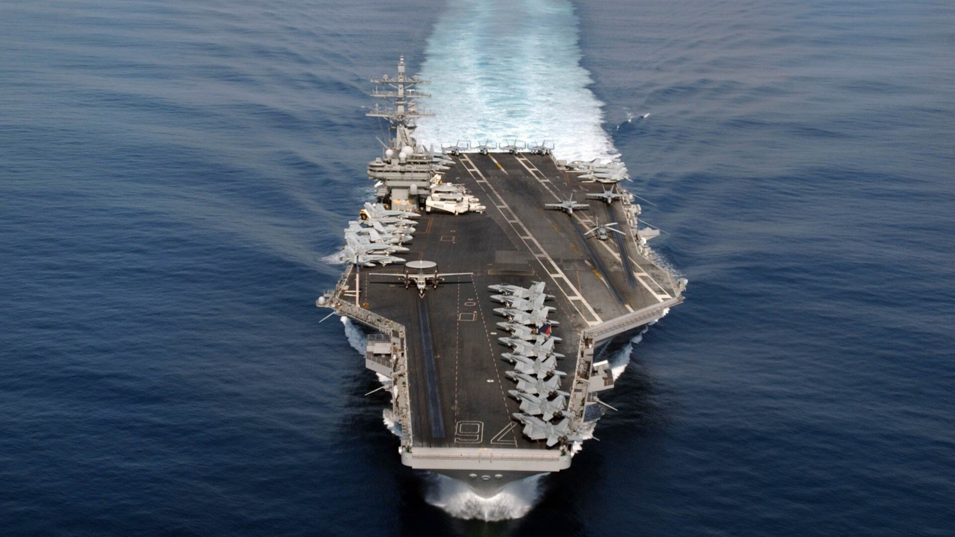 绿茵赛道,当F1揭幕战焰火映照伊朗足球的碾压美学