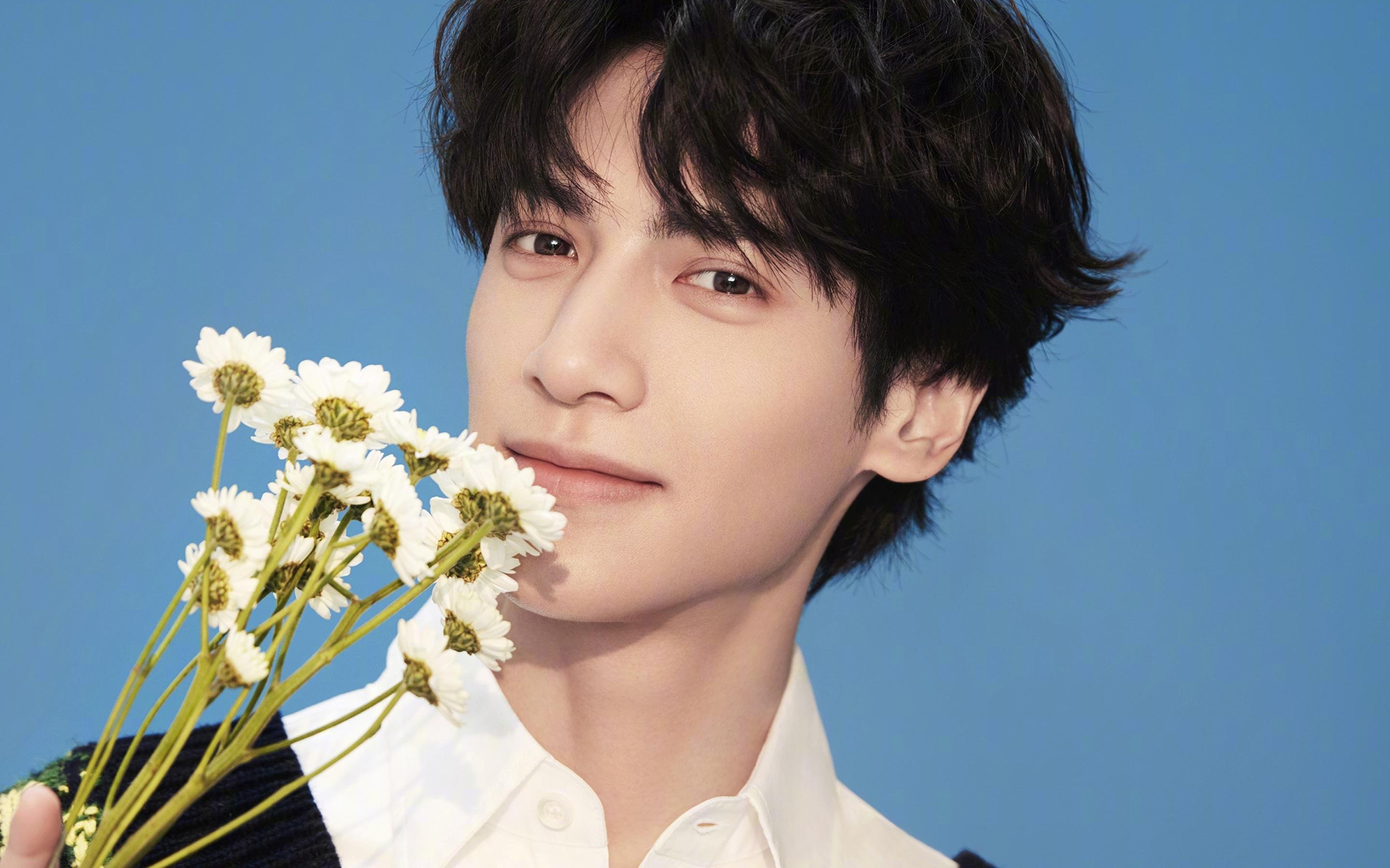 赛道与球场上的双重接管，范弗利特街道赛封王，雄鹿提前终结奇才悬念