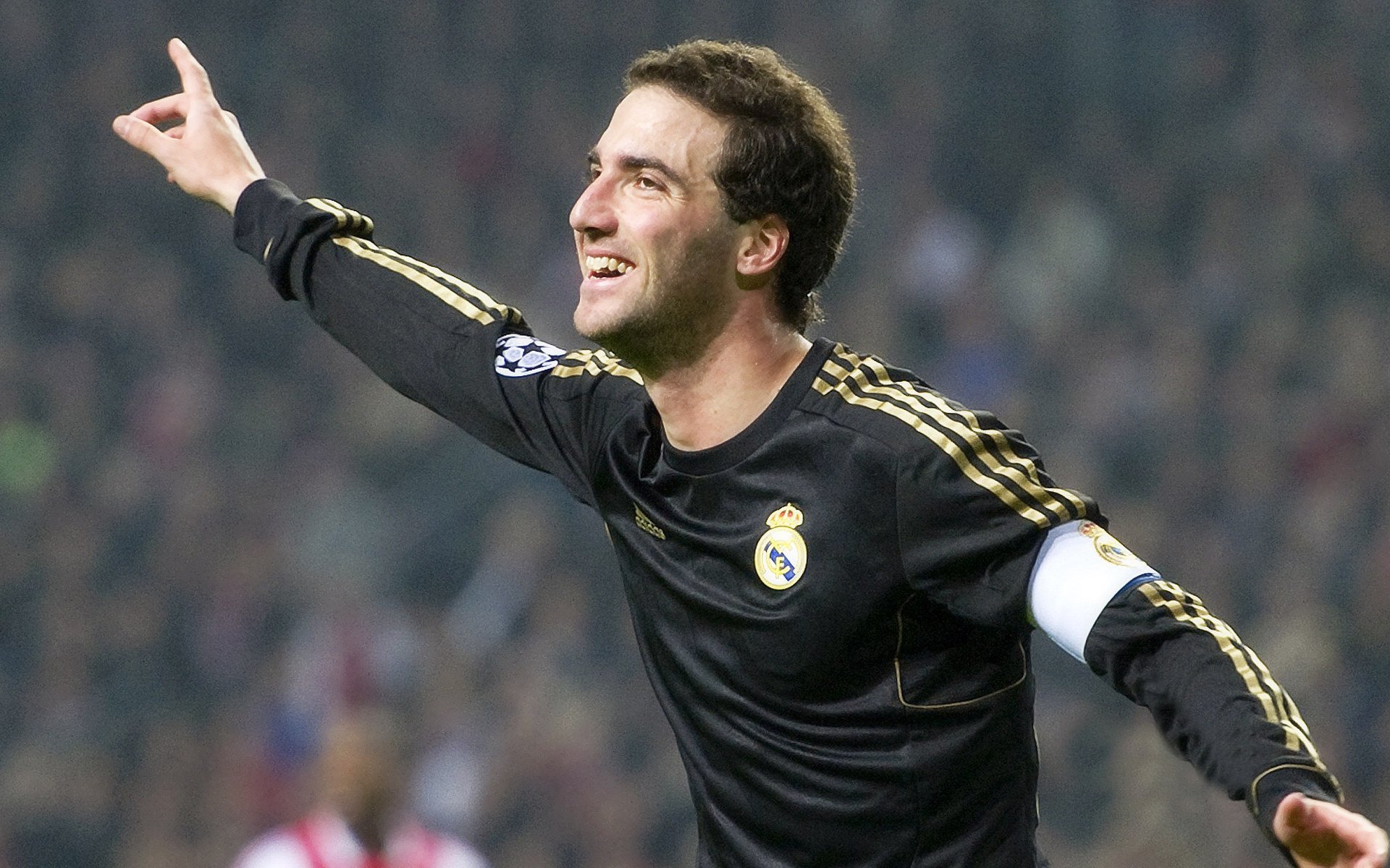 绿茵狂想曲,当广东铁壁遭遇魔术师,东契奇的数据核爆之夜